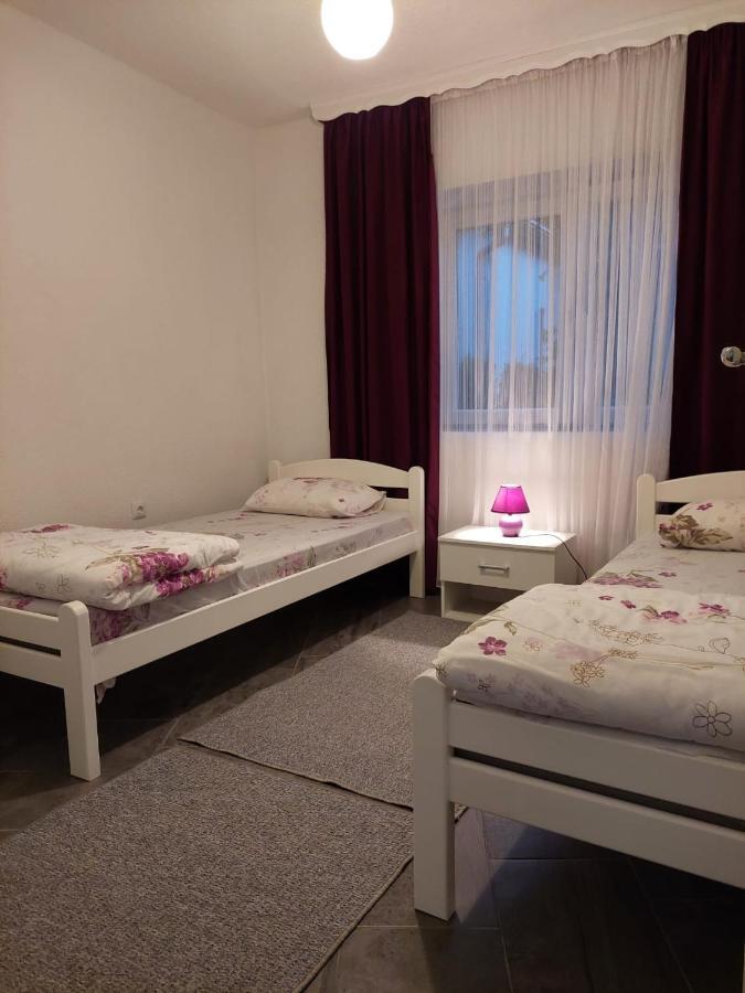 Apartman Amelaa Kulen Vakuf Εξωτερικό φωτογραφία