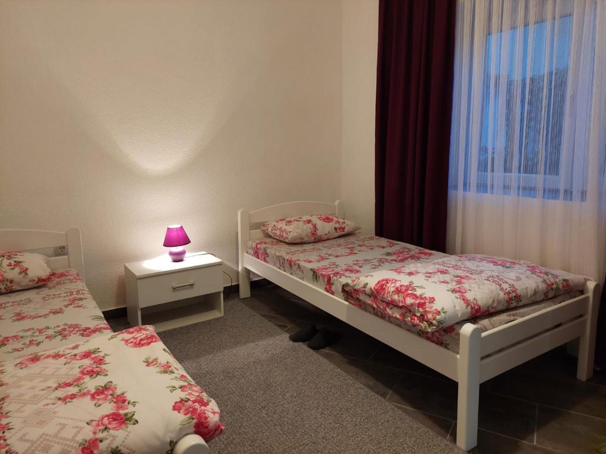 Apartman Amelaa Kulen Vakuf Εξωτερικό φωτογραφία