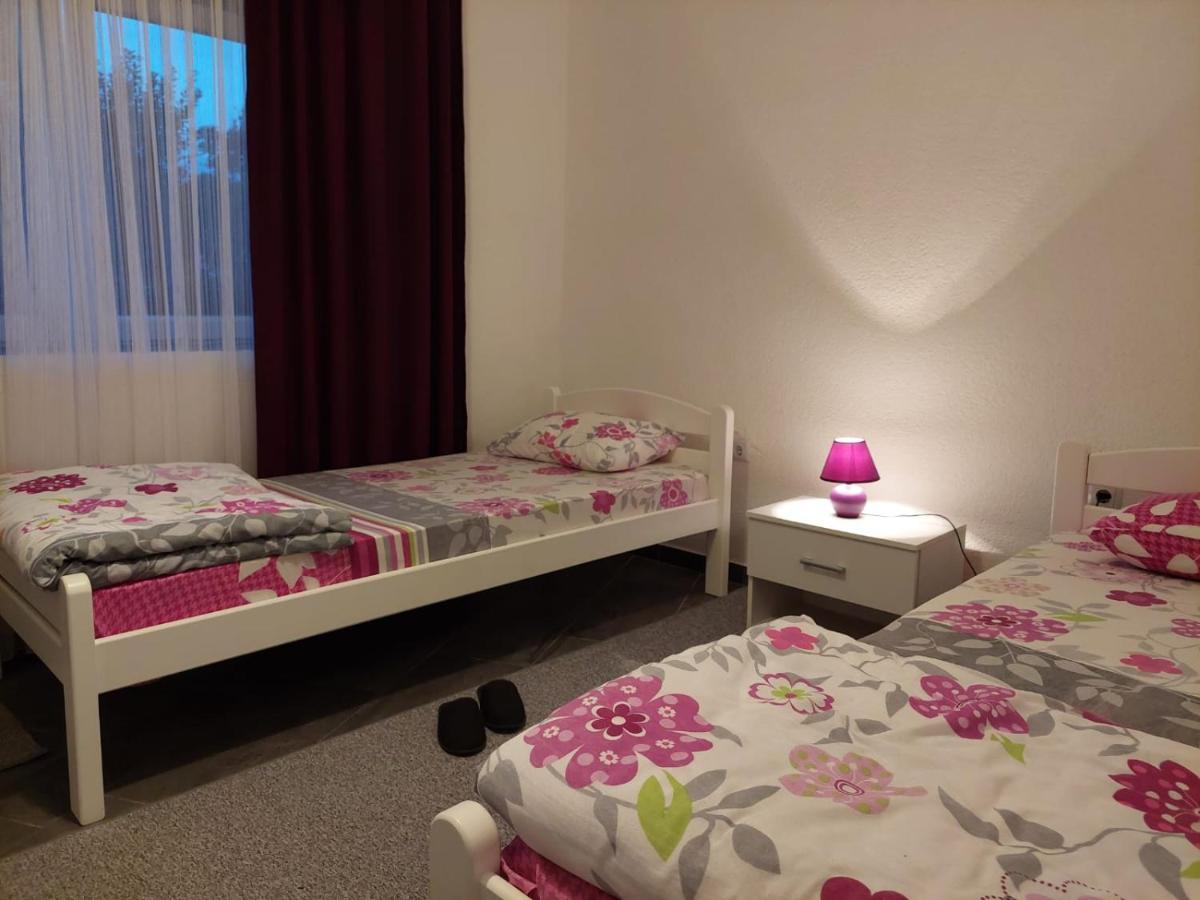 Apartman Amelaa Kulen Vakuf Εξωτερικό φωτογραφία