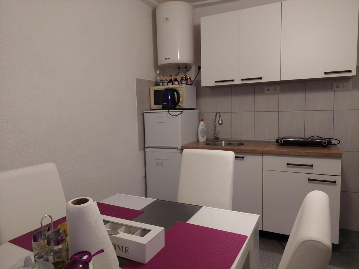 Apartman Amelaa Kulen Vakuf Εξωτερικό φωτογραφία