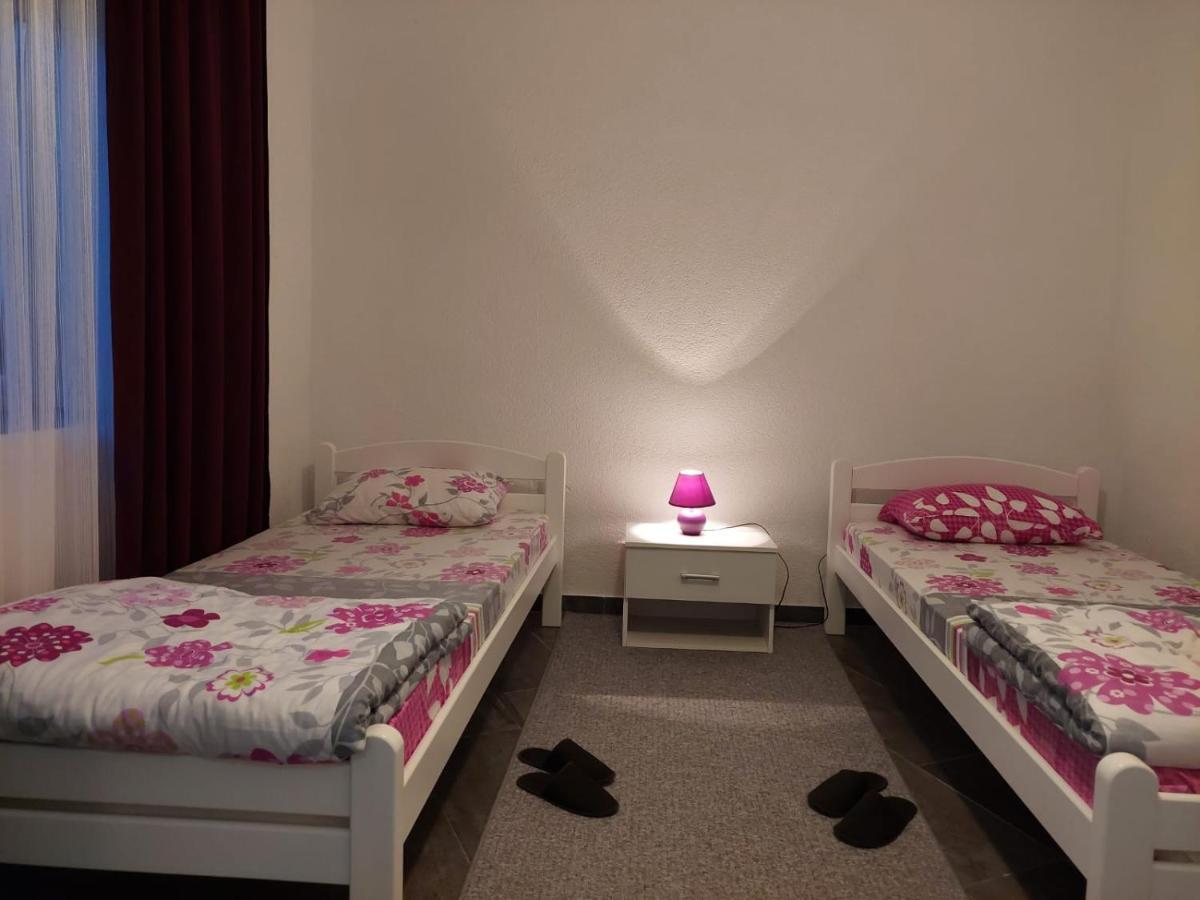 Apartman Amelaa Kulen Vakuf Εξωτερικό φωτογραφία